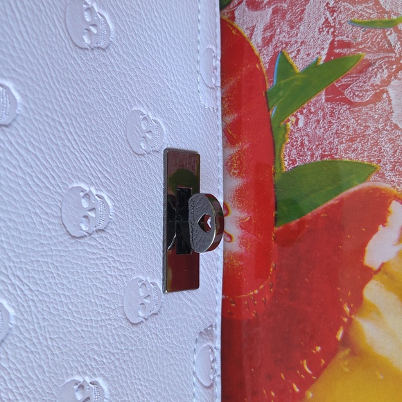 Betsey J Purse - Picture 4 of 10